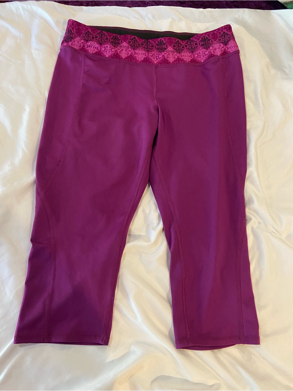 Tek Gear Magenta Capri Leggings with Patterned Waistband